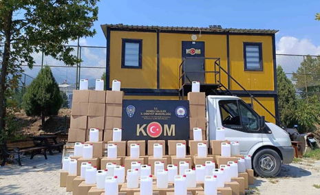 Denizli'de Kaçak Alkol Operasyonu: 2240 Litre Etil Alkol Ele Geçirildi, 3 Gözaltı