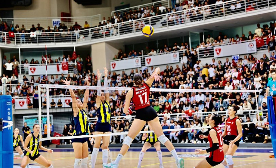 Denizli Büyükşehir Belediyespor Kadın Voleybol Takımı, Fenerbahçe’yi 3-0 ile geçerek güçlü bir galibiyet elde etti