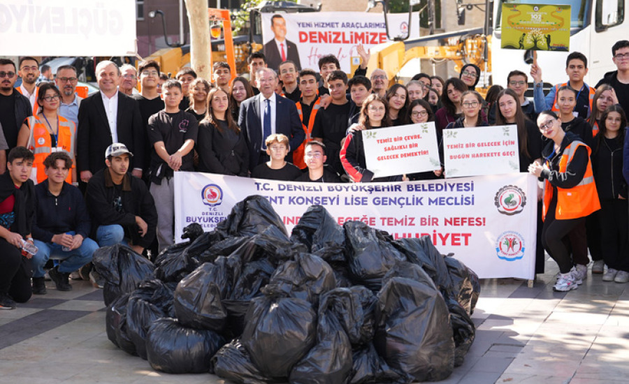 Cumhuriyetin 102. Yılına Özel: 102 Genç Denizli'de Çevre Temizliği Etkinliği Gerçekleştirdi