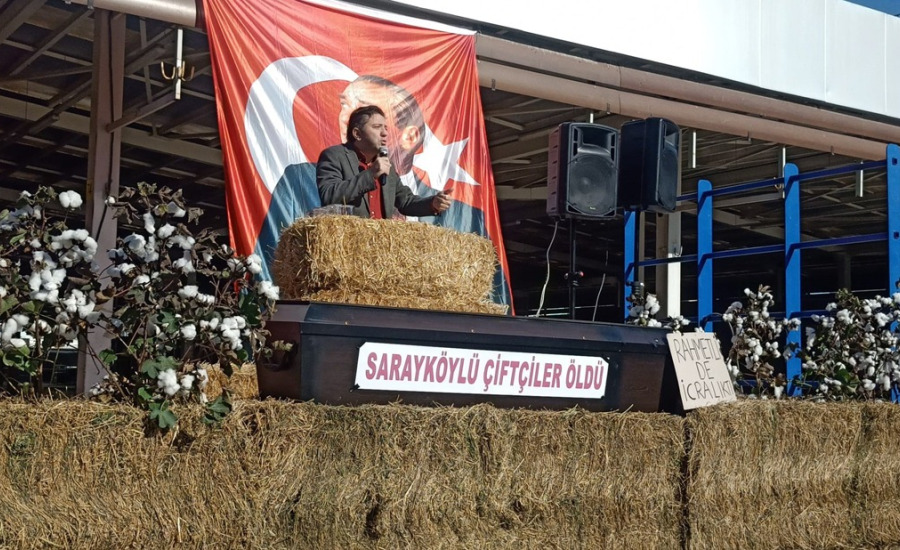 Sarayköy'de Çiftçiler Girdi Maliyetlerine Protesto İçin Yürüdü: "Çiftçiler Öldü" Tabutu Taşıdılar