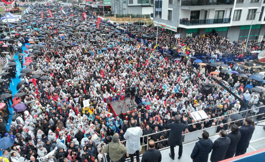Özgür Özel, Denizli'de Sağlık Politikalarını ve Yolsuzluk İddialarını Sert Bir Dille Eleştirdi