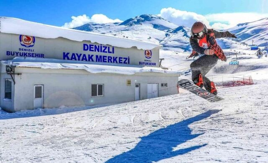 Denizli Kayak Merkezi'nde Kar Kalınlığı Son 4 Yılda Zirveye Ulaştı, Kış Turizmi Canlanıyor