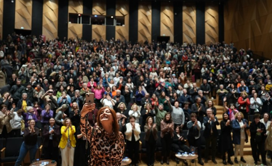 Denizli Büyükşehir'de Üreten Kadınlar Festivali, Berna Laçin'in Tiyatro Performansıyla Renklendi
