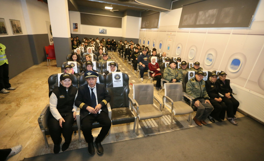 Pamukkale'de Yaşlıların Pilot Olma Hayali Gerçekleşti: Simülatör Deneyimi ile Gökyüzüne Kanat Açtılar