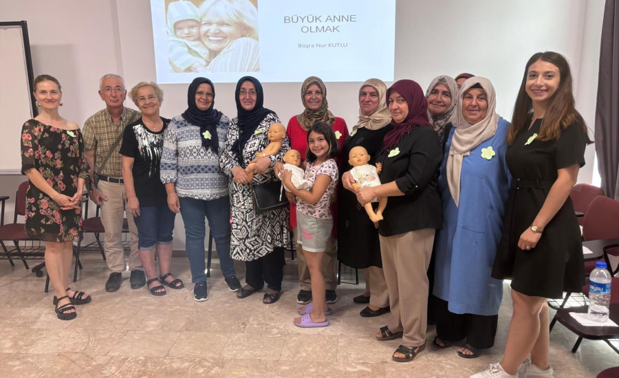 Pamukkale Üniversitesi'nden Aile İlişkilerini Güçlendiren Büyükanne ve Büyükbaba Okulu Eğitimi Başladı