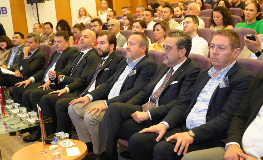 Denizli İhracatçılar Birliği'nde Gerçekleştirilen "Büyümenin Yeni Kodları" Programında İhracat Stratejileri Ele Alındı
